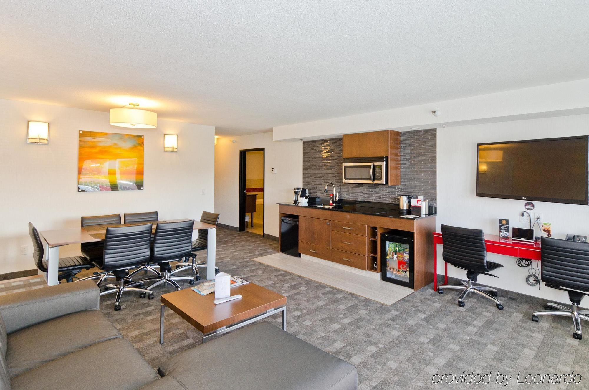 Hotel Elan YYC 외부 사진