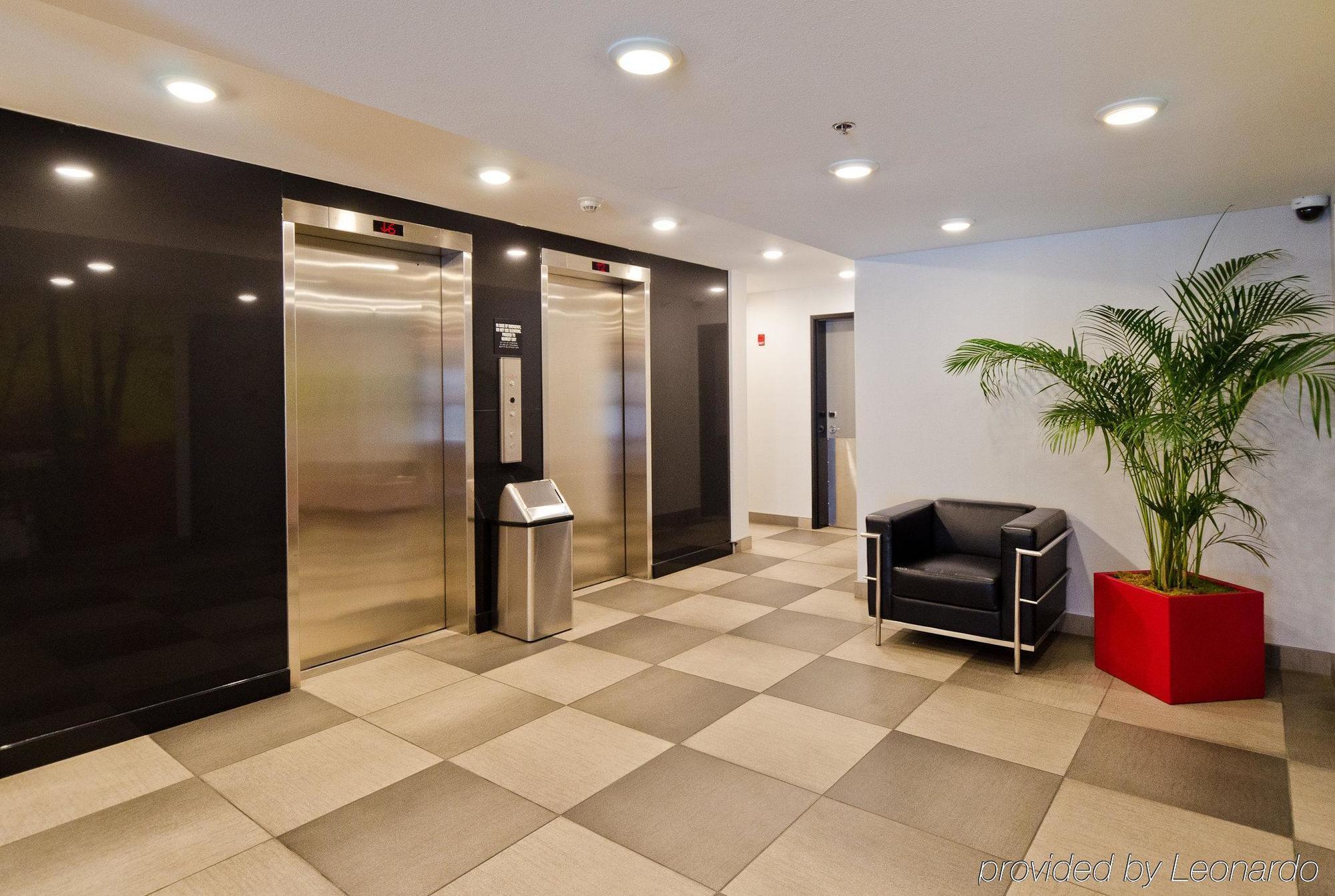 Hotel Elan YYC 외부 사진