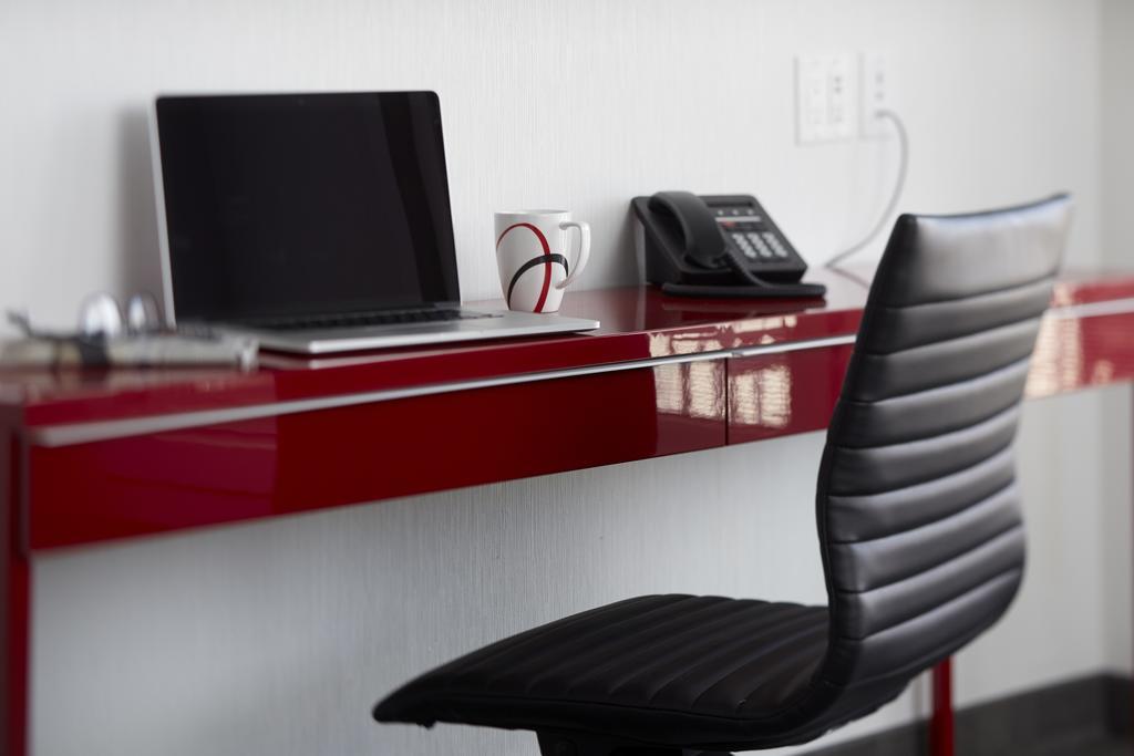 Hotel Elan YYC 외부 사진