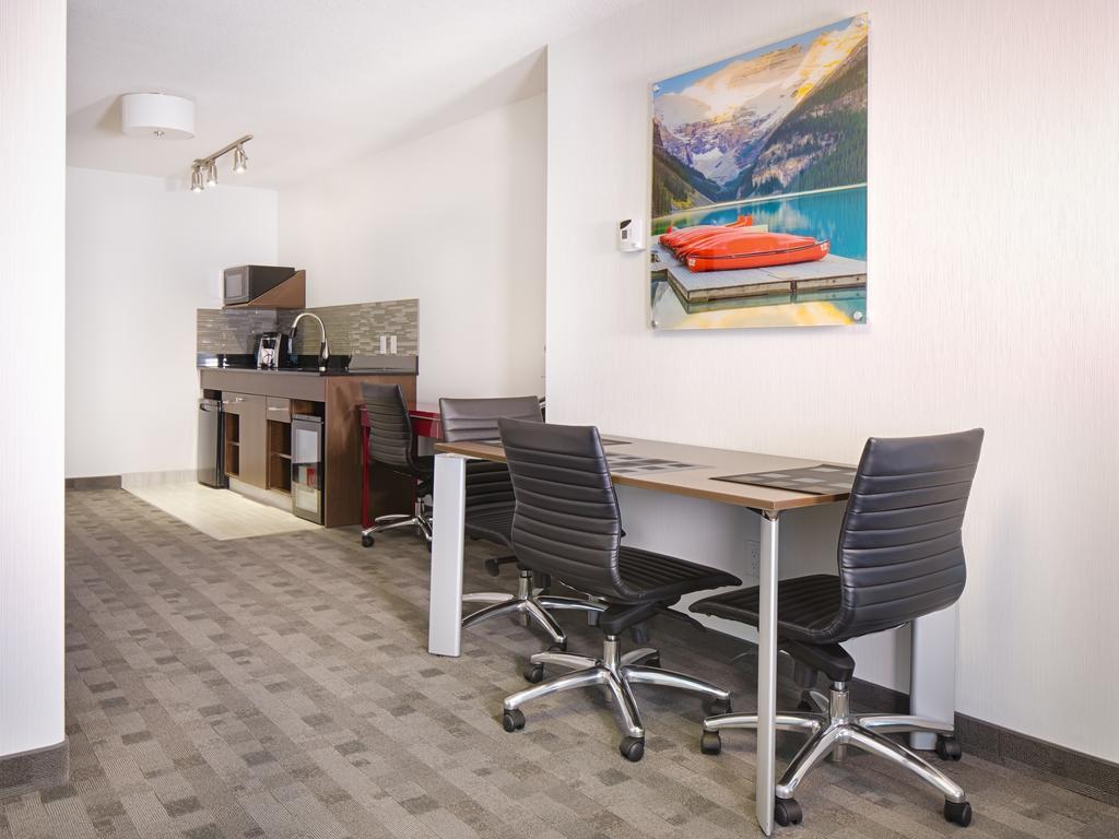 Hotel Elan YYC 외부 사진
