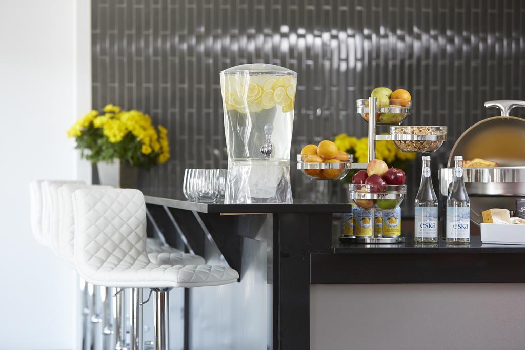 Hotel Elan YYC 외부 사진