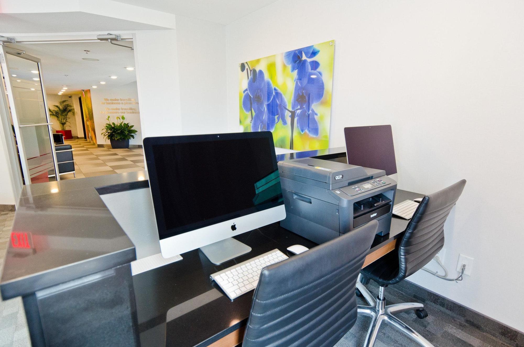 Hotel Elan YYC 외부 사진