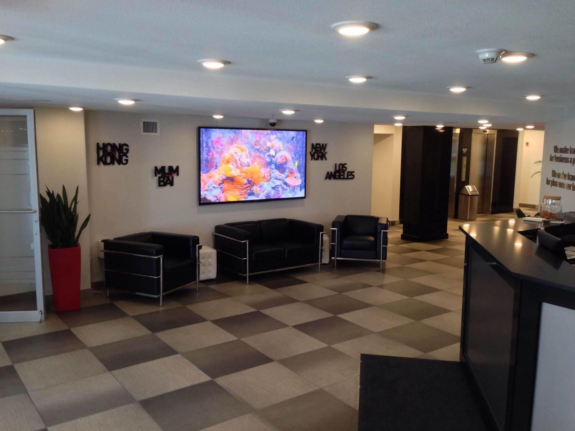 Hotel Elan YYC 외부 사진