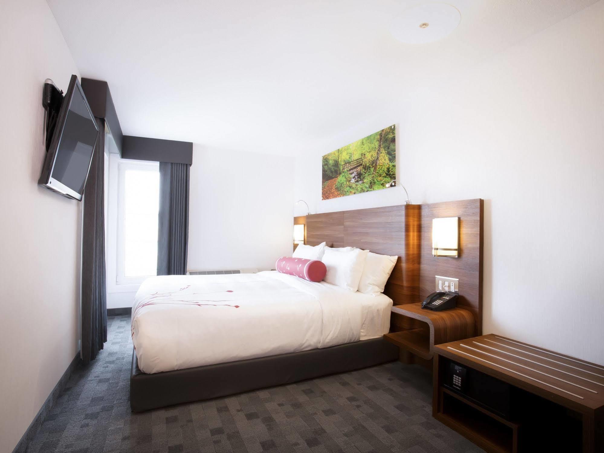 Hotel Elan YYC 외부 사진