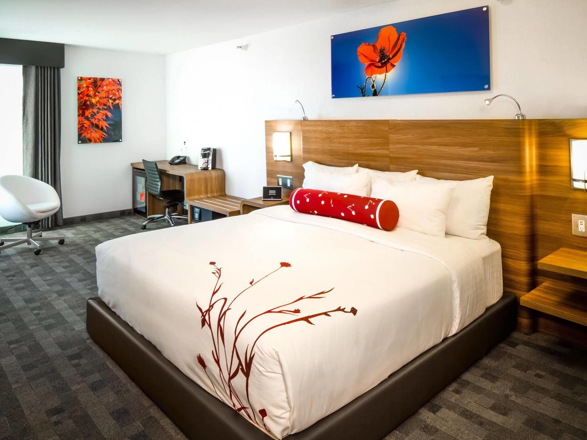 Hotel Elan YYC 외부 사진