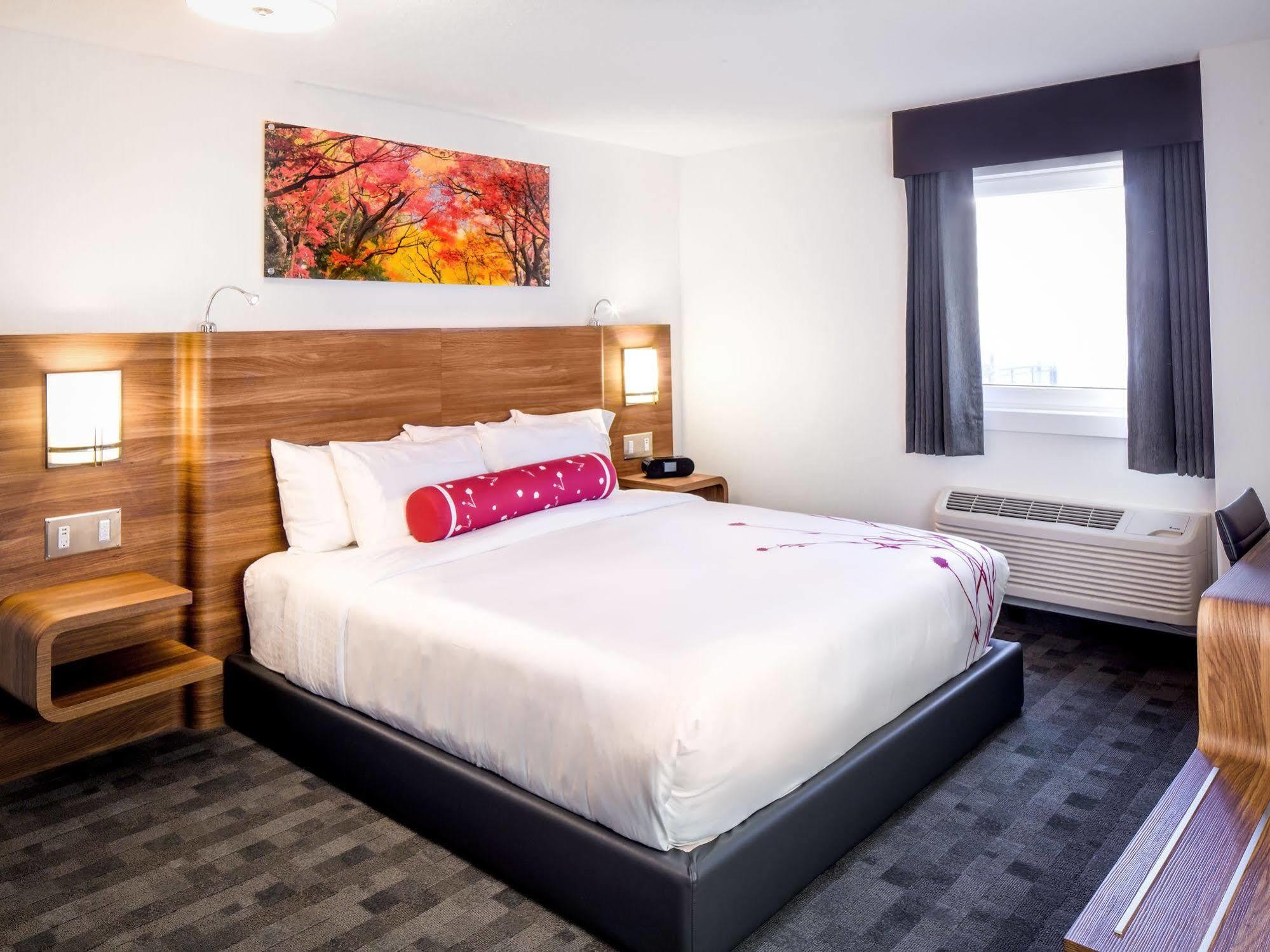 Hotel Elan YYC 외부 사진