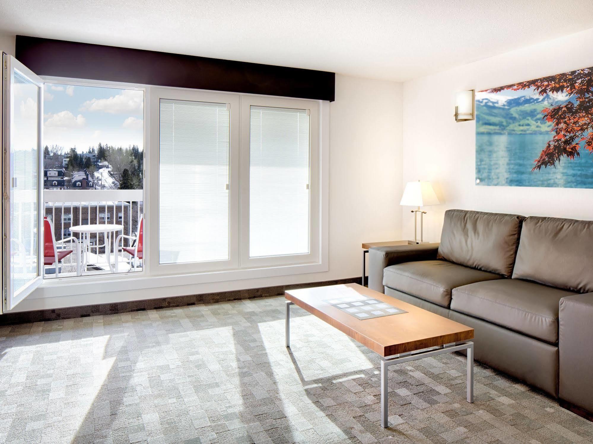 Hotel Elan YYC 외부 사진