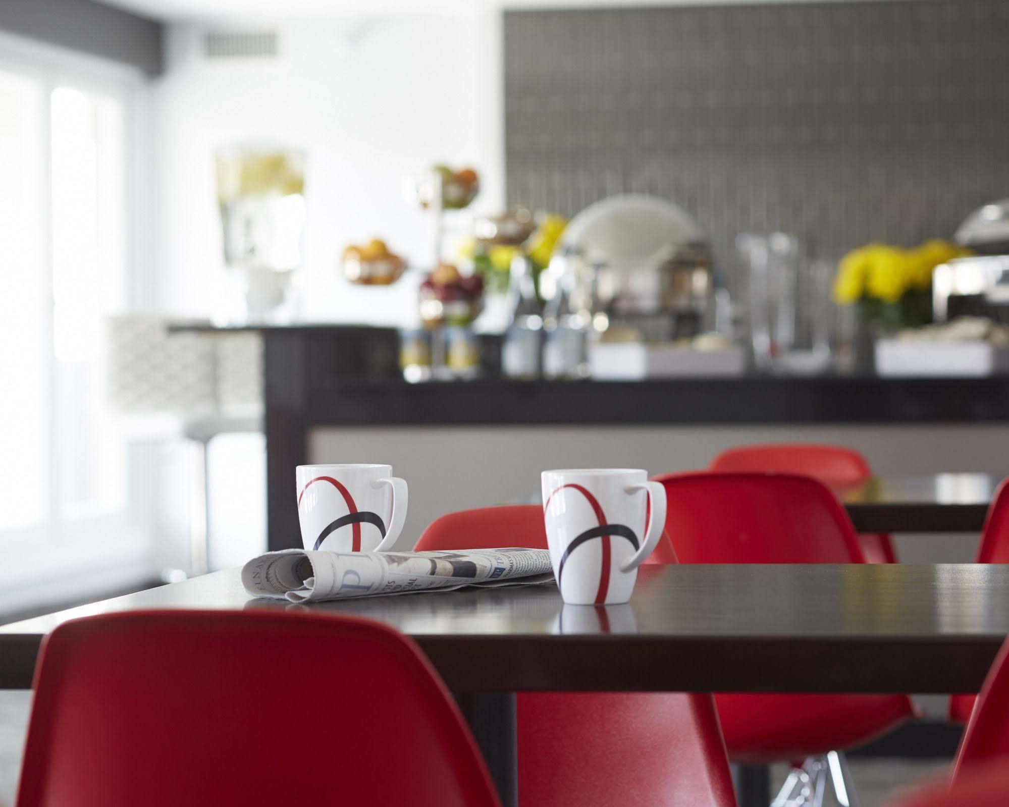Hotel Elan YYC 외부 사진