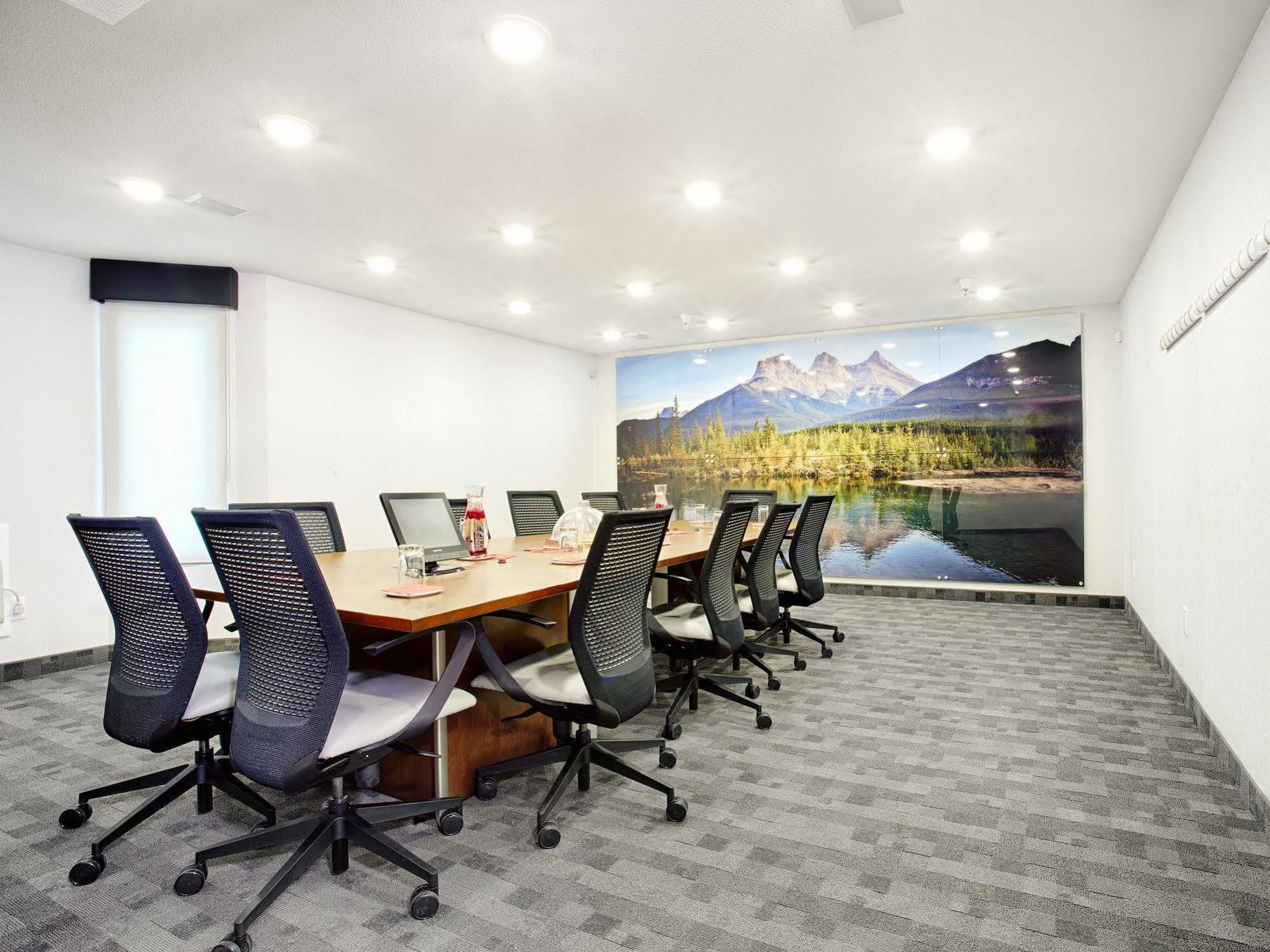 Hotel Elan YYC 외부 사진